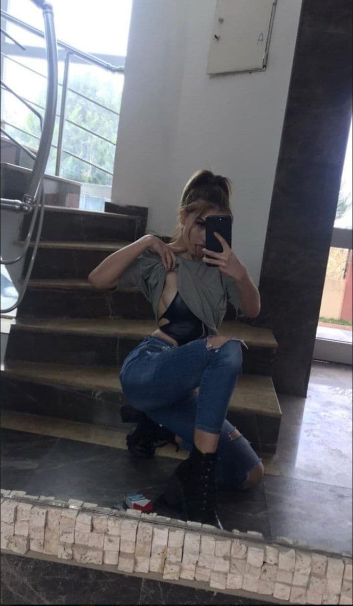 Kanala 20 Ki̇şi̇ Davet Edene Bayan Admi̇nden Nude